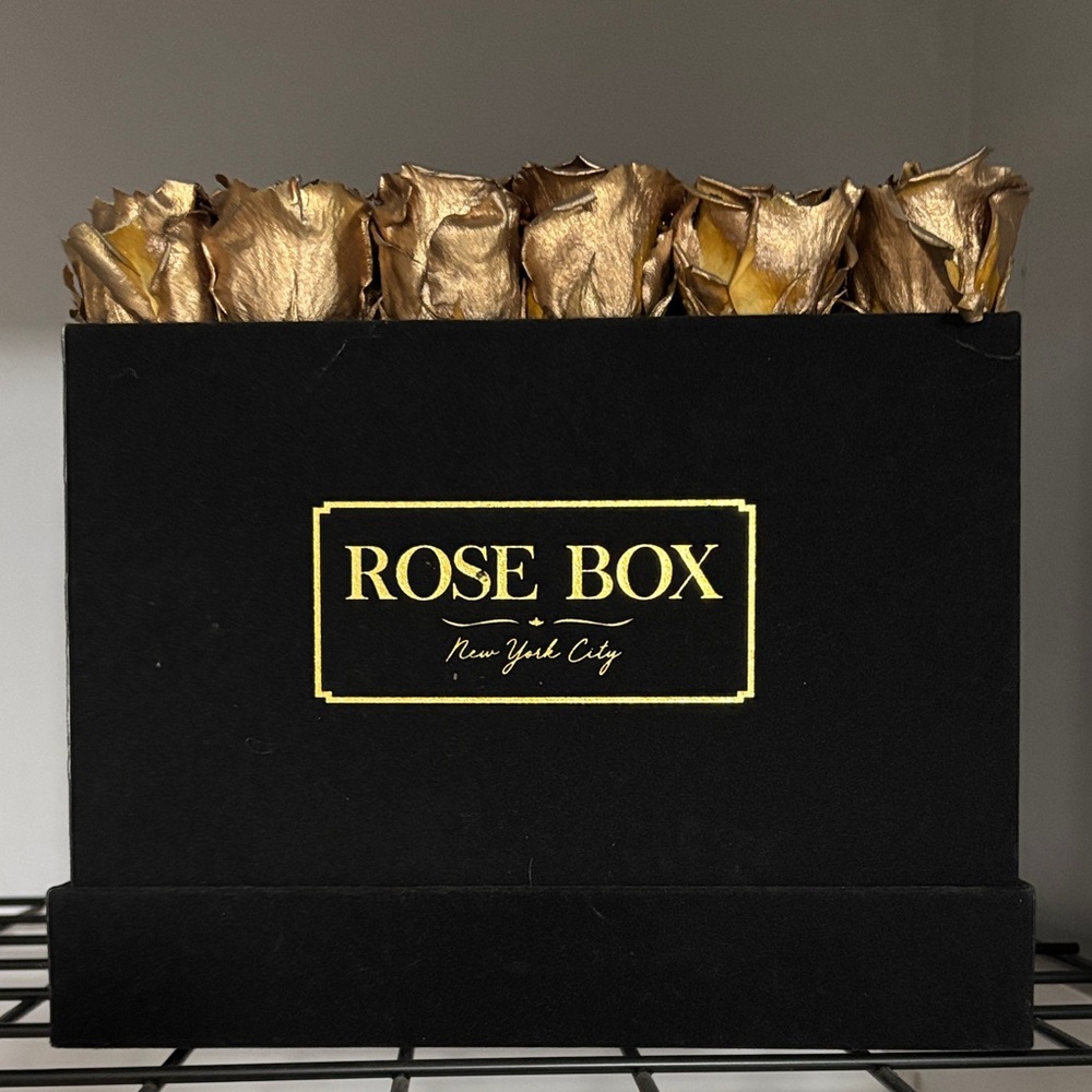 ROSE BOX Gold Roses in Black Gift Box